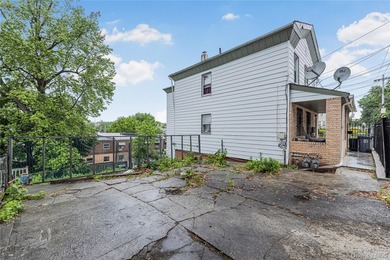 Detached Bronx multifamily with oversized lot, parking, income - photo 2
