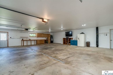 **SELLER OPEN TO OFFERING BUYER CONCESSION WITH AN ACCEPTABLE - photo 43