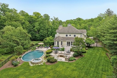 Privately sited adjacent to an eight acre nature preserve and - photo 6