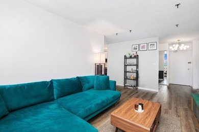 Two bedrooms. Lake view. Endless possibilities. Perched on the - photo 3
