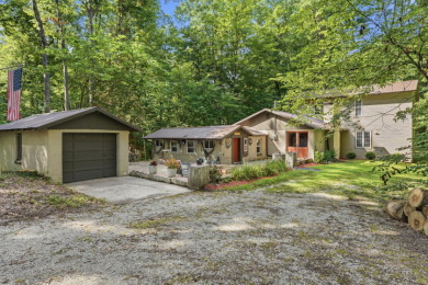 Lakehouse with private trails down to lake - photo 2