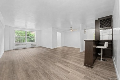 Beautiful fully renovated 1-bedroom, 1-bathroom apartment - photo 2