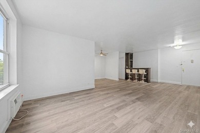Beautiful fully renovated 1-bedroom, 1-bathroom apartment - photo 3