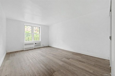 Beautiful fully renovated 1-bedroom, 1-bathroom apartment - photo 10