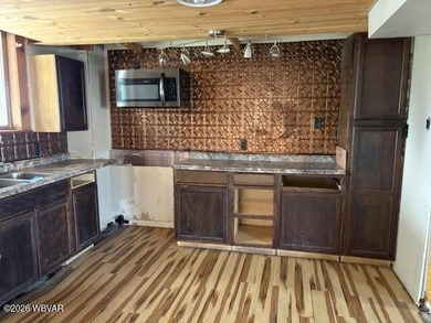 This property is now under auction terms. All Bids must be - photo 9