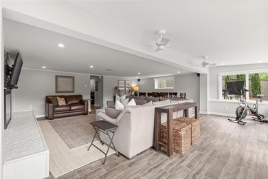 Experience the unmatched beauty and lake lifestyle where - photo 17