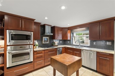 Experience the unmatched beauty and lake lifestyle where - photo 23