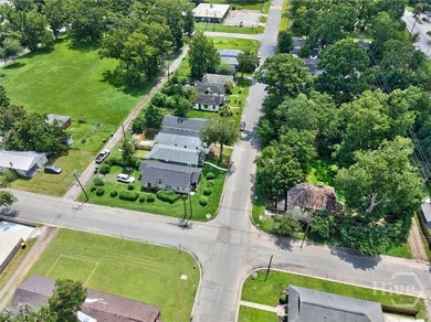 WELCOME HOME TO THIS LOVELY 3 BEDROOM 2 BATH EQUIPPED WITH ALL - photo 23