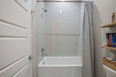 3 Bedroom | 2 Bathroom | Fully Turnkey & Furnished | East-Facing - photo 23