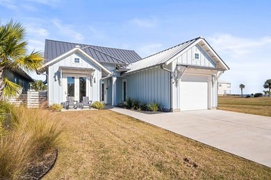 3 Bedroom | 2 Bathroom | Fully Turnkey & Furnished | East-Facing - photo 37