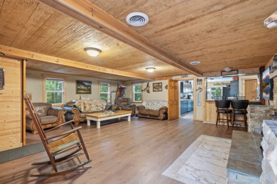 Lakehouse with private trails down to lake - photo 3