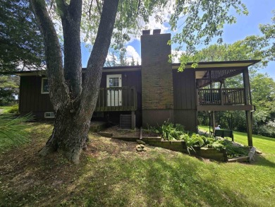 Lake Home Sale Pending in Apple River, Illinois