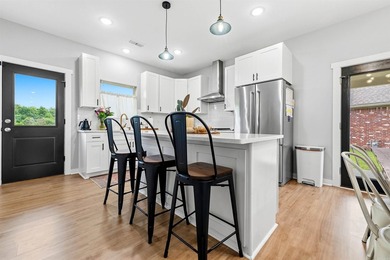 Beautifully designed with a bright, open layout and modern - photo 11