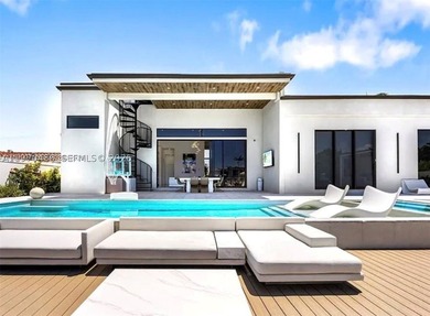 Stunning 4BR/4.5BA waterfront home in gated Bal Harbour. Nearly - photo 11