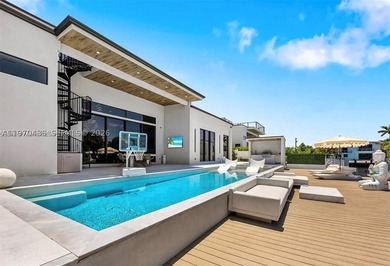 Stunning 4BR/4.5BA waterfront home in gated Bal Harbour. Nearly - photo 12
