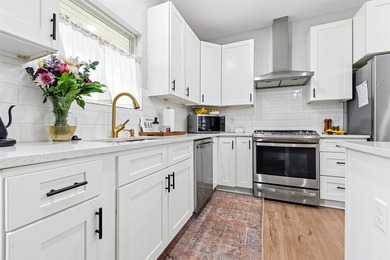 Beautifully designed with a bright, open layout and modern - photo 13