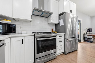Beautifully designed with a bright, open layout and modern - photo 14