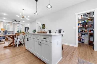 Beautifully designed with a bright, open layout and modern - photo 15