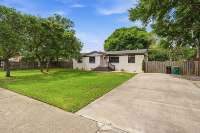 Located just one block from Destin Elementary and walkable to - photo 2