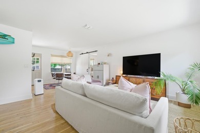 Located just one block from Destin Elementary and walkable to - photo 3