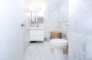 Experience luxury waterfront living in the heart of Battery Park - photo 10