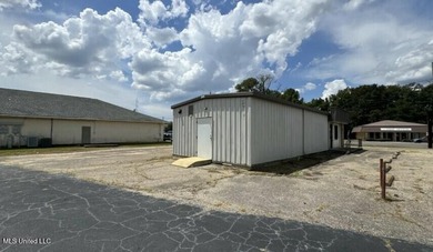 Multi use building, has been gutted and ready for buyers - photo 4