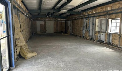 Multi use building, has been gutted and ready for buyers - photo 8