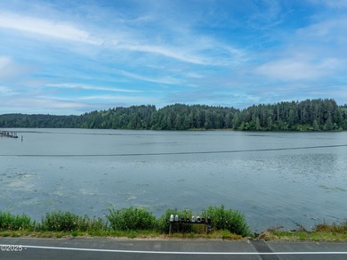 (private lake, pond, coastal) Home For Sale in Newport Oregon