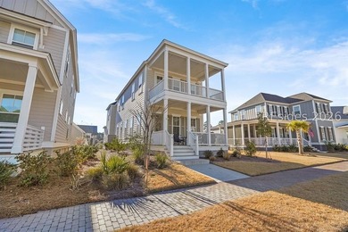 Clean, crisp and comfortable! This exceptional 3-bedroom, 2.5 - photo 2