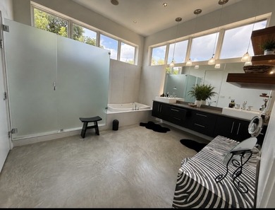 Experience luxury living in this stunning contemporary home - photo 6
