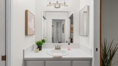 Welcome to this light and bright upstairs 1 bedroom, 1 bath - photo 5