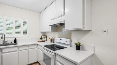 Welcome to this light and bright upstairs 1 bedroom, 1 bath - photo 10