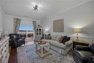 Waterfront ground-floor walk-out condo, beautifully updated and - photo 5