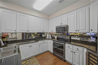 Waterfront ground-floor walk-out condo, beautifully updated and - photo 10