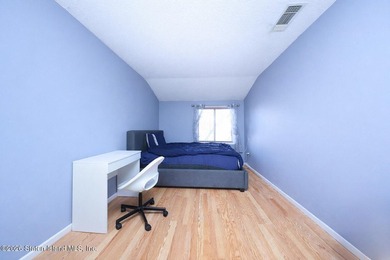 BEAUTIFUL AND METICULOUSLY MAINTAINED ONE FAMILY END UNIT - photo 11