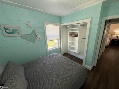 Completely renovated down to the studs, this beautiful turnkey - photo 12