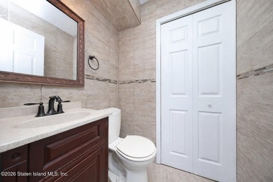 BEAUTIFUL AND METICULOUSLY MAINTAINED ONE FAMILY END UNIT - photo 15