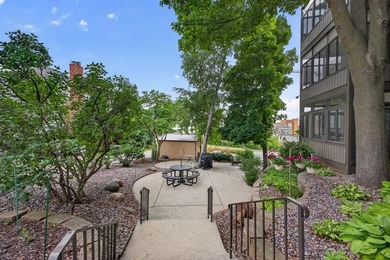 Perfectly situated in the sought-after Five Oaks building, this - photo 6