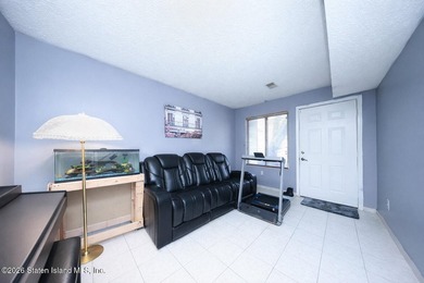 BEAUTIFUL AND METICULOUSLY MAINTAINED ONE FAMILY END UNIT - photo 17