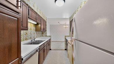 Perfectly situated in the sought-after Five Oaks building, this - photo 9