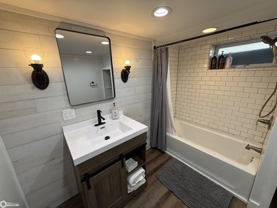 Completely renovated down to the studs, this beautiful turnkey - photo 20