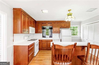 This inviting all-brick ranch offers comfortable one-level - photo 6
