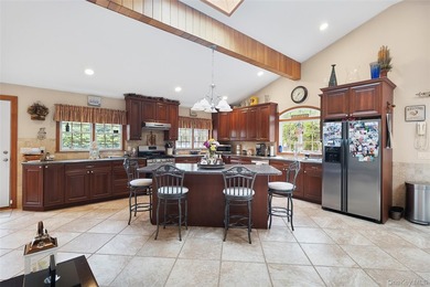 Beautifully maintained and custom-built 3,204 sq. ft - photo 4