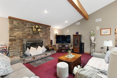 Beautifully maintained and custom-built 3,204 sq. ft - photo 9