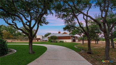 A rare offering, this custom modern ranch estate, set on 15.41 - photo 6