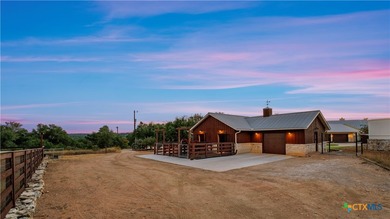 A rare offering, this custom modern ranch estate, set on 15.41 - photo 7