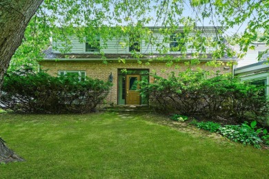 (private lake, pond, creek) Home For Sale in Mettawa Illinois