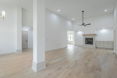Price Just Reduced - Don't Miss This One! Step into this - photo 13