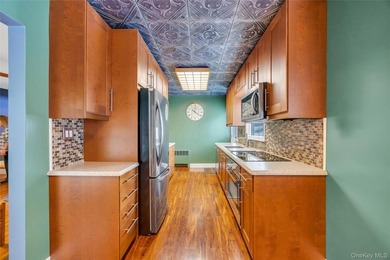 This beautifully renovated Cape in Oceanside offers 3 bedrooms - photo 18