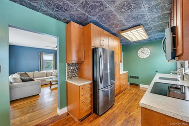 This beautifully renovated Cape in Oceanside offers 3 bedrooms - photo 19